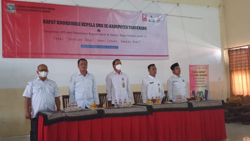 Foto: Asisten Pemerintahan Sekretariat Daerah (Asda I) Provinsi Banten, Komarudin pada kegiatan Rapat Koordinasi (Rakor) Kepala Sekolah SMK (negeri maupun swasta) se-Kabupaten Tangerang, di SMKN 1, Panongan (Istimewa).
