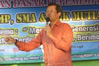 Dokumentasi Asda I Provinsi Banten Komarudin jadi narasumber pada Latihan Dasar Kepemimpinan Siswa (LDKS) sekolah Mutiara Bangsa, Gunung Kaler, Kabupaten Tangerang