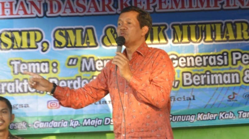 Dokumentasi Asda I Provinsi Banten Komarudin jadi narasumber pada Latihan Dasar Kepemimpinan Siswa (LDKS) sekolah Mutiara Bangsa, Gunung Kaler, Kabupaten Tangerang