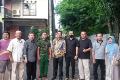 Foto Asda Banten Komarudin Bersama Warga Tangerang