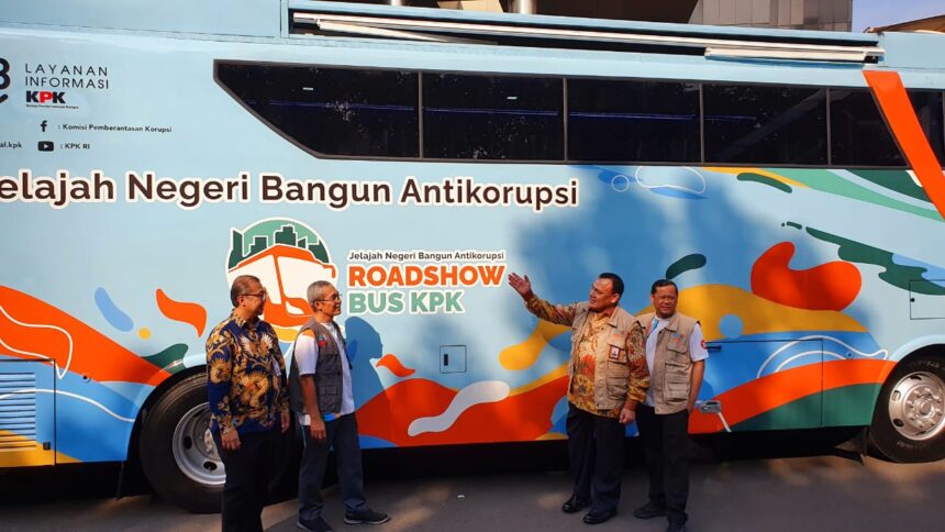 Foto Ketua KPK Firli Bahuri pada Acara Pelepasan Roadshow Bus Antikorupsi.