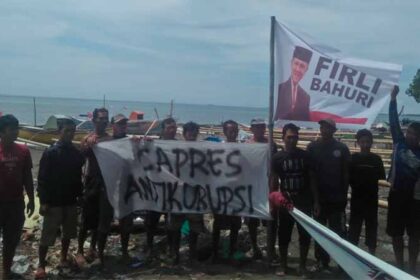 Nelayan Kibarkan Bendera Firli Bahuri