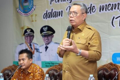 Benyamin Davnie saat membuka kegiatan peningkatan literasi bagi guru agama di Grand Ussu, Kabupaten Bogor.