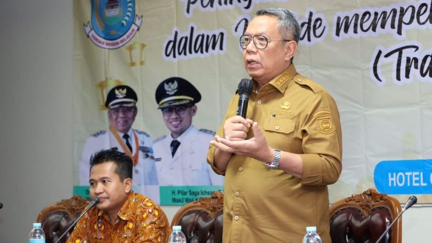 Benyamin Davnie saat membuka kegiatan peningkatan literasi bagi guru agama di Grand Ussu, Kabupaten Bogor.