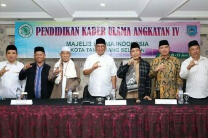 Wali Kota Benyamin Davnie saat Buka Pendidikan Kader Ulama di di Hotel Rizen Premiere, Kabupaten Bogor.