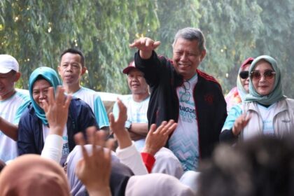 Wali Kota Tangerang Selatan Benyamin Davnie Lepas Peserta Road to Tangsel Marathon 2023