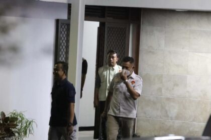 12 Senjata Api dan Mata Uang Asing di Rumah Mentan