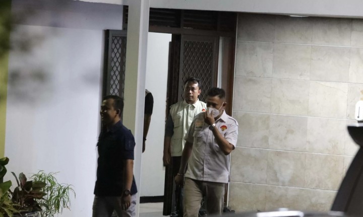 12 Senjata Api dan Mata Uang Asing di Rumah Mentan