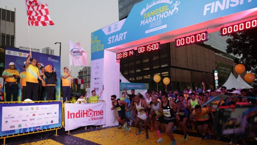 Benyamin Davnie saat Melepas Peserta Tangsel Marathon 2023