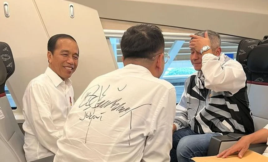 Presiden Jokowi Mencoba Kereta Cepat