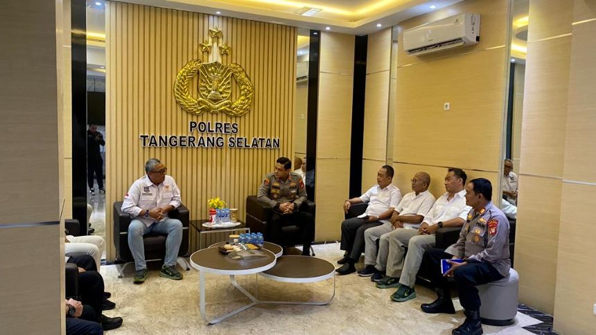 Foto Ketua KONI Tangsel bersama KAPOLRES Tangsel