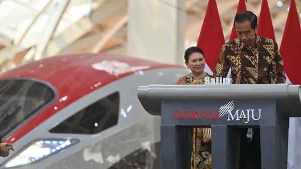 Presiden Jokowi Meresmikan Kereta Cepat
