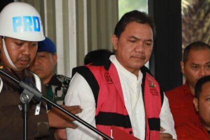 Anggota BPK Achsanul Qosasi saat Ditetapkan Sebagai Tersangka Kasus Proyek Base Transceiver Station (BTS) 4G Bakti Komunikasi dan Informatika (Kominfo)