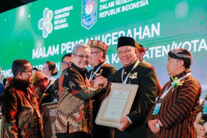 Pemkot Tangsel Raih Penghargaan Sanitasi Total Berbasis Masyarakat (STBM)