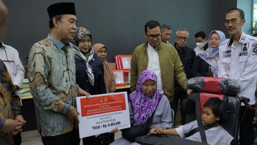 Pilar Bersama Kemensos, BNPB, dan DPR RI Serahkan Bantuan Sosial Kepada Masyarakat