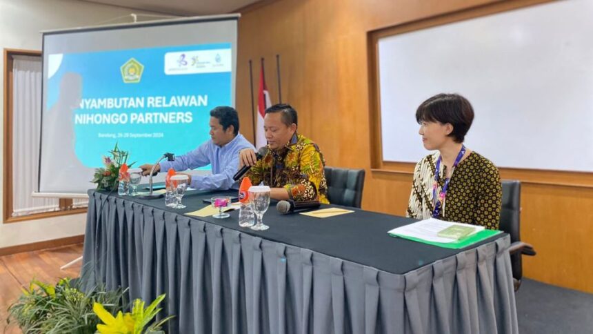 Dokumentasi: Direktorat Kurikulum, Sarana, Kelembagaan, dan Kesiswaan Madrasah pada Direktorat Jenderal Pendidikan Islam saat menerima kedatangan dua relawan pengajar native speaker Bahasa Jepang dari The Japan Foundation