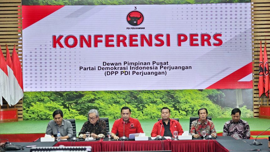 Ketua DPP PDIP bidang Reformasi Hukum Ronny Talapessy, di kantor DPP PDIP di Jalan Diponegoro, Jakarta Pusat