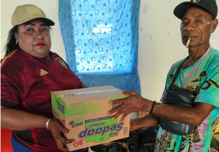 PT Kristalin Ekalestari menyalurkan 506 paket sembako dalam rangka Corporate Social Responsibility (CSR) ke masyarakat