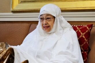 Presiden Kelima RI Megawati Soekarnoputri usai ibadah umroh