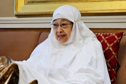 Presiden Kelima RI Megawati Soekarnoputri usai ibadah umroh
