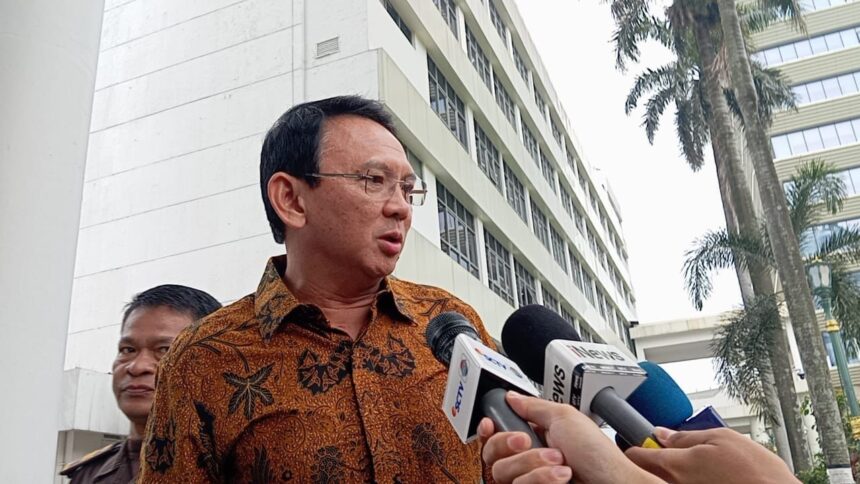 Mantan Komut PT Pertamina Ahok di Kejaksaan Agung