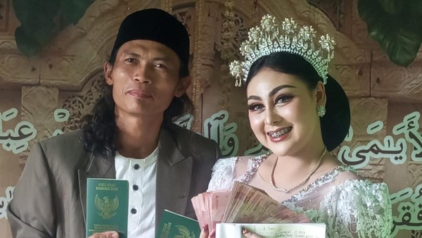 Pria di Lamongan Persunting Perempuan Gresik dengan Uang Mahar Rp999.999.999