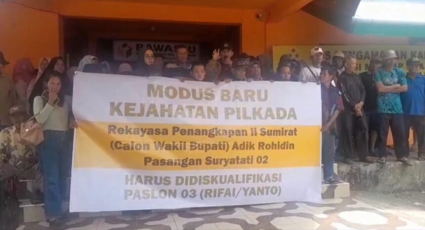 ratusan massa menggeruduk kantor Badan Pengawas Pemilu (Bawaslu) Kabupaten Bengkulu Selatan