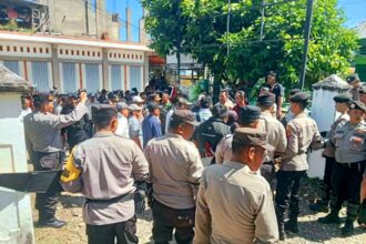 Ratusan massa pendukung Paslon 02 Suryatati-Ii Sumirat kembali mendatangi Bawaslu Bengkulu Selatan