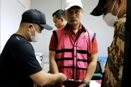 Ketua Pengadilan Negeri Jakarta Selatan Muhammad Arif Nuryanta (MAN) saat diborgol