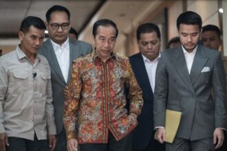 Presiden ke-7 Joko Widodo (Jokowi) datang ke Polda Metro Jaya untuk melaporkan ijazah palsu yang ditudingkan kepada dirinya. (Foto: Antara Foto)